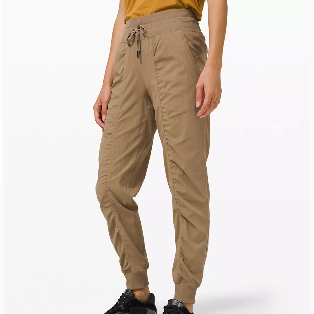 NWT lululemon dance studio joggers size 4